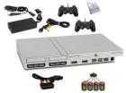 Die PlayStation 2 Slim SCPH-77004 silber