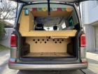 Ausbau VW Bus T6 Bett ausziehbar zwei Hundeboxen