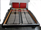 Design Doppelbett massiv mit 2 Rote Leder Kissen x Lattenrost.