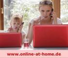 Im Einklang mit der Familie bequem zuhause im Home-Office arbeite